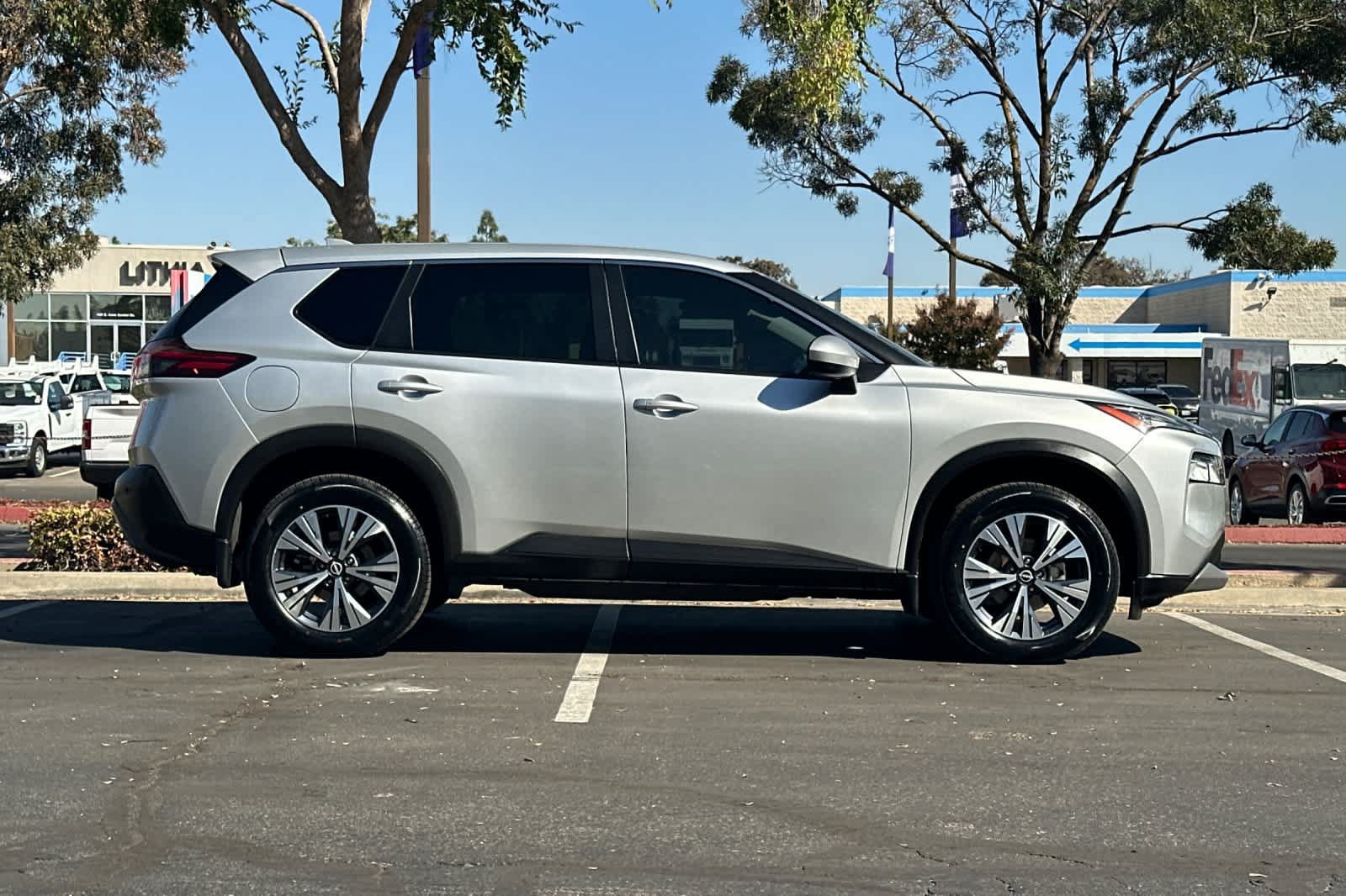 Used 2023 Nissan Rogue SV AWD/4WD image 9