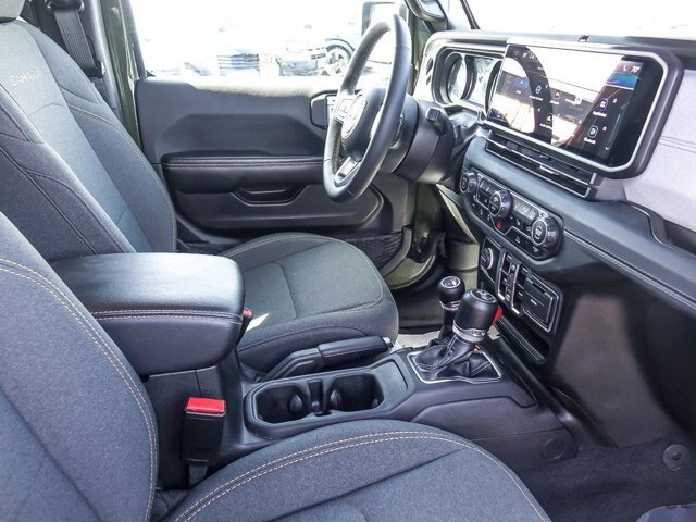 Used 2024 Jeep Wrangler Unlimited Sahara AWD/4WD image 28