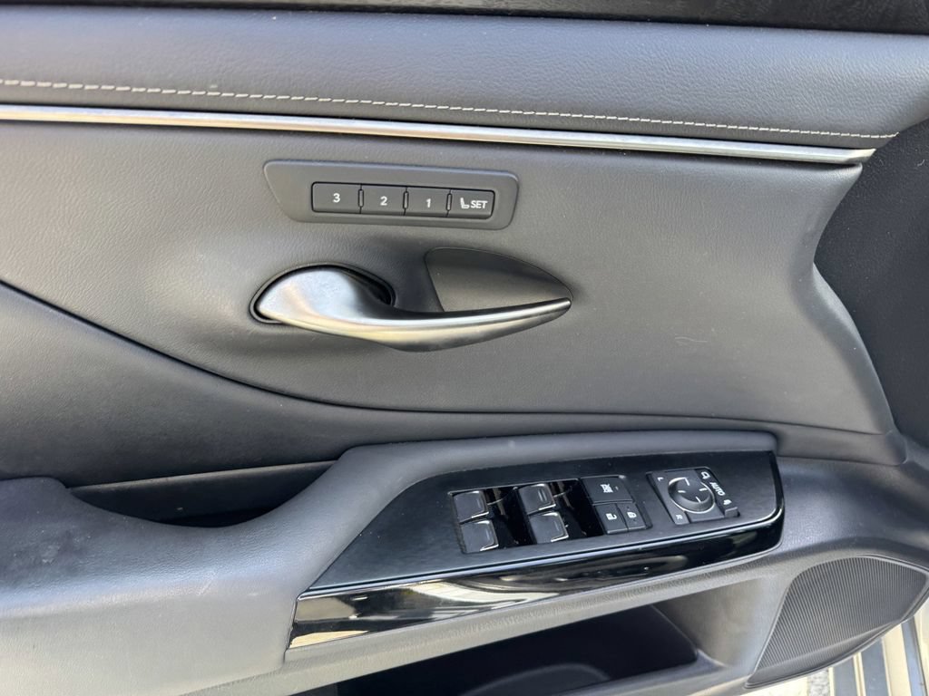 Used 2023 Lexus ES 250 w/ Premium Package AWD/4WD image 16