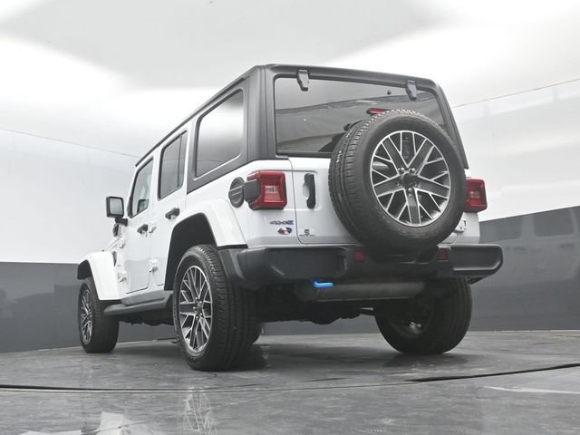 Used 2023 Jeep Wrangler Unlimited Sahara w/ Cold Weather Group AWD/4WD image 21