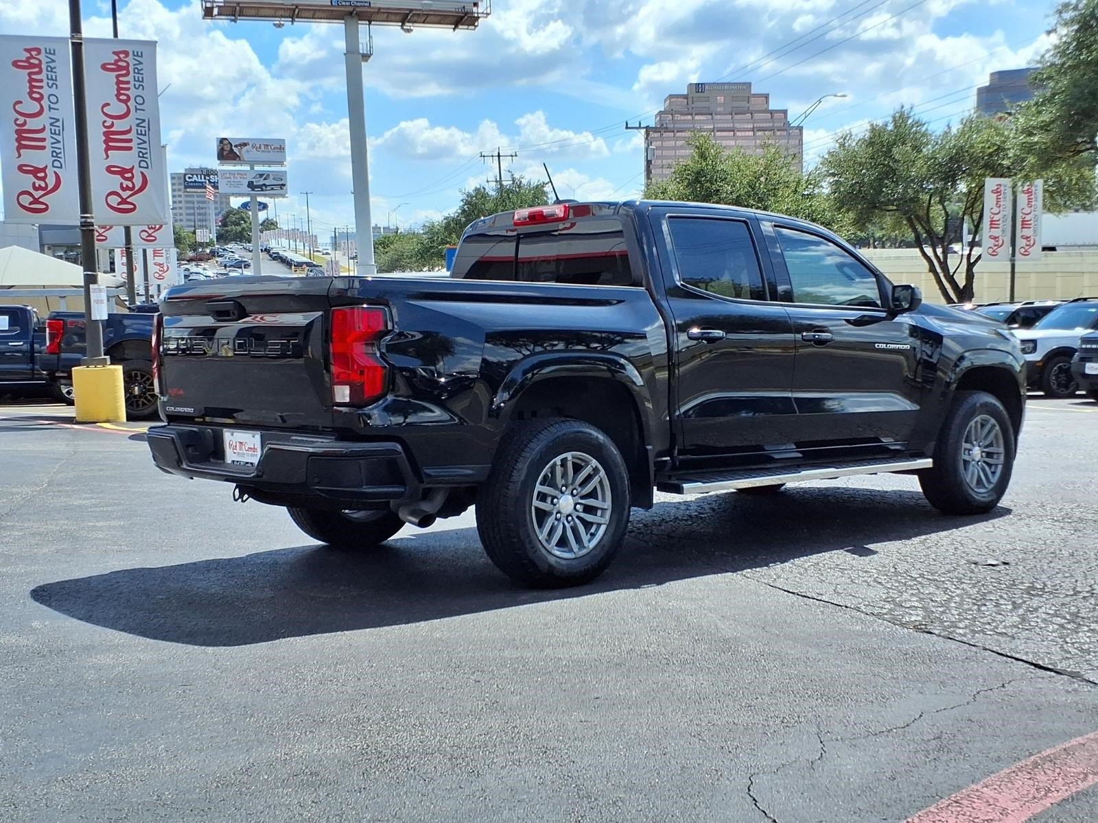 Used 2025 Chevrolet Colorado LT RWD image 6
