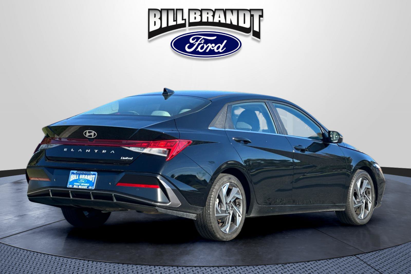 Used 2024 Hyundai Elantra Limited FWD image 3