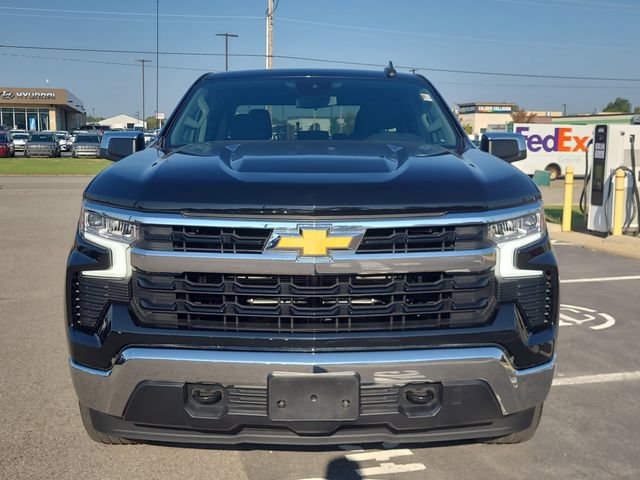 Used 2023 Chevrolet Silverado 1500 LT AWD/4WD image 2