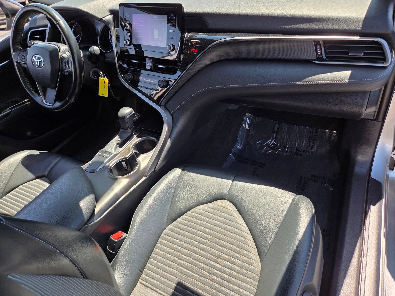 Used 2022 Toyota Camry SE FWD image 16