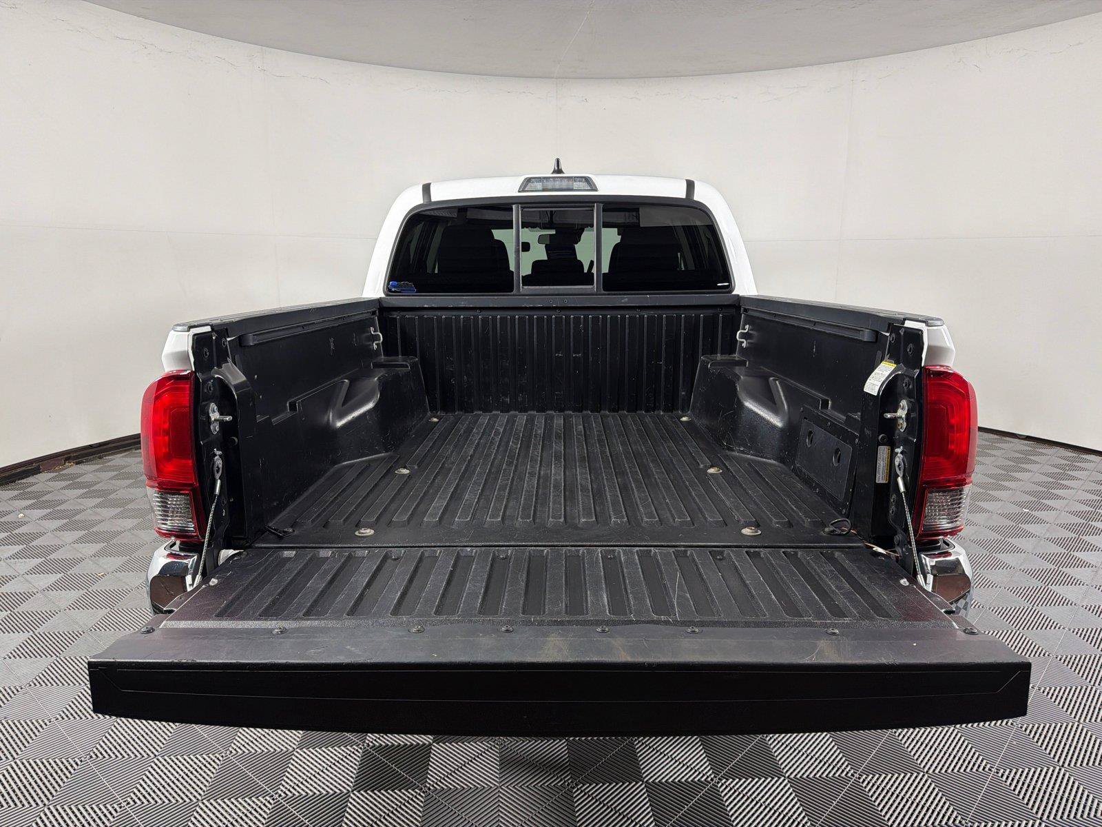 Used 2023 Toyota Tacoma SR5 RWD image 18