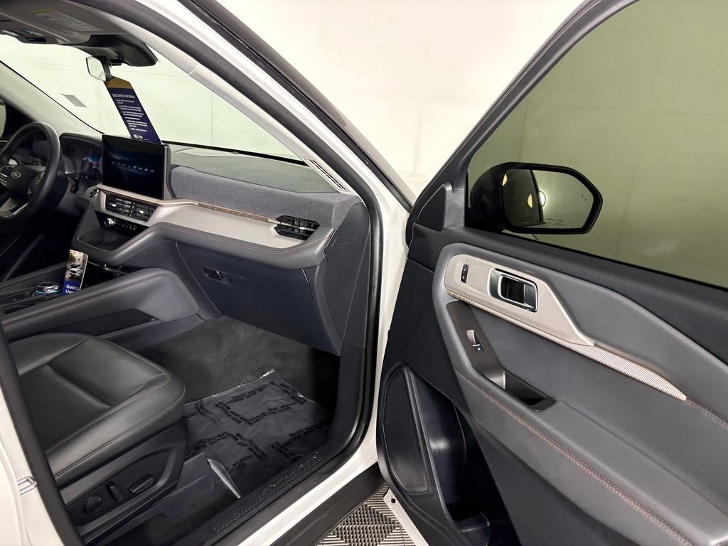 Certified 2025 Ford Explorer Active w/ Active Comfort Package AWD/4WD image 38