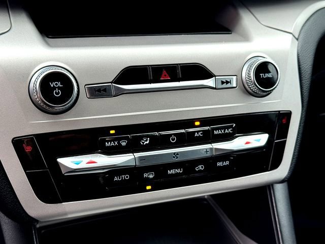 Certified 2024 Ford Explorer XLT image 19