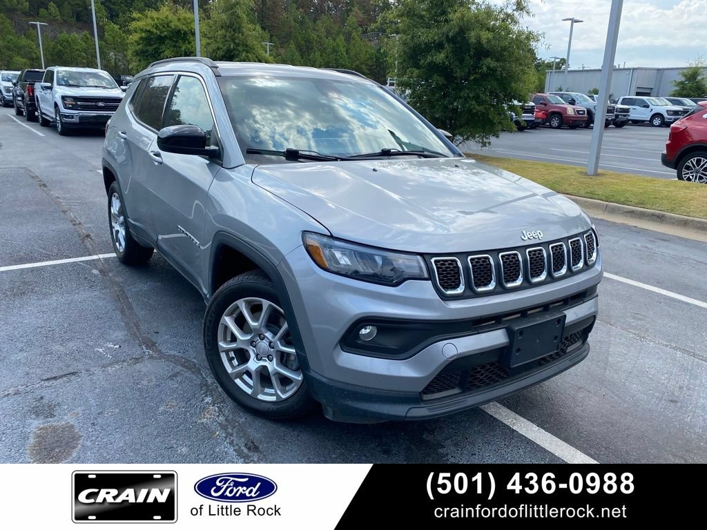 Used 2024 Jeep Compass Latitude AWD/4WD image 1