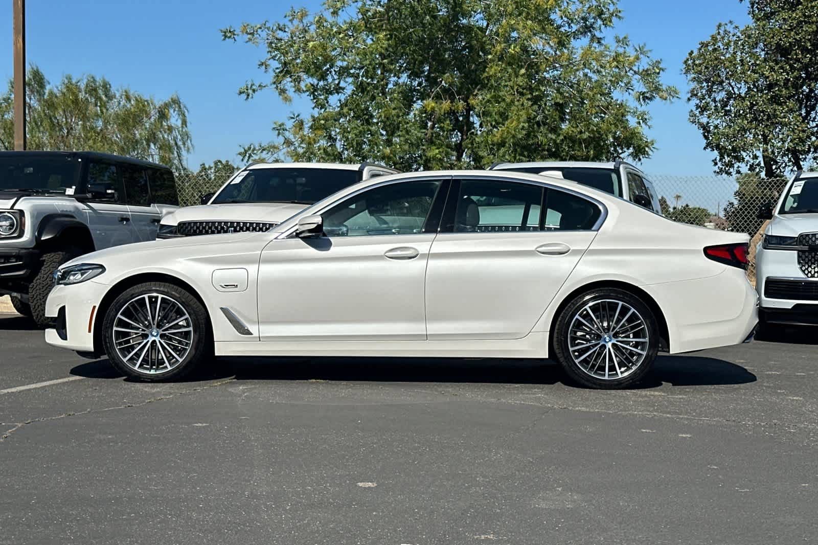 Used 2023 BMW 530e xDrive w/ Premium Package AWD/4WD image 6