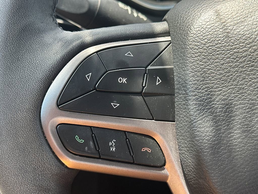 Used 2021 Jeep Cherokee Latitude Lux w/ Comfort/Convenience Group AWD/4WD image 25