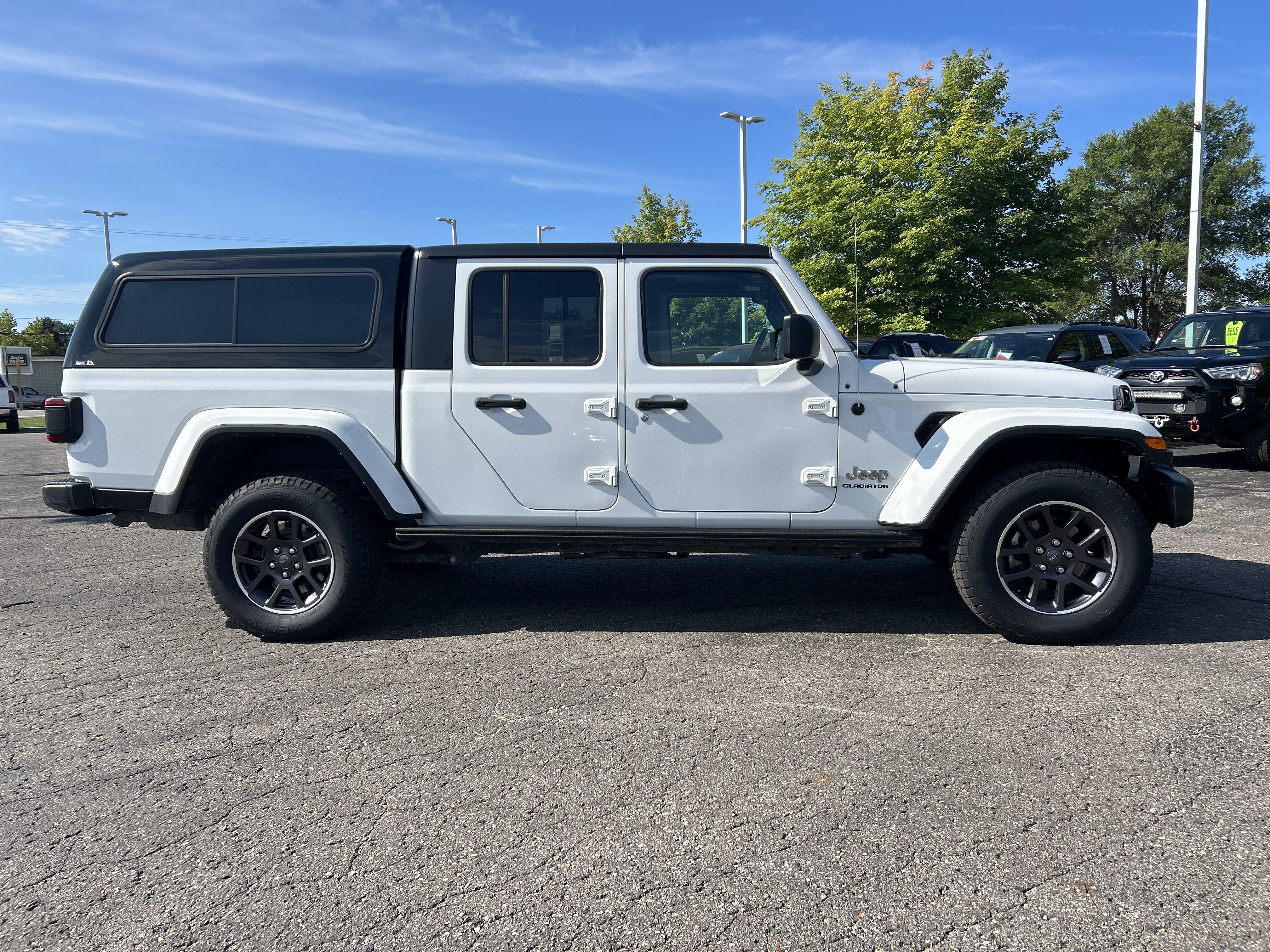 Used 2022 Jeep Gladiator Overland w/ Popular Equipment Package AWD/4WD image 2