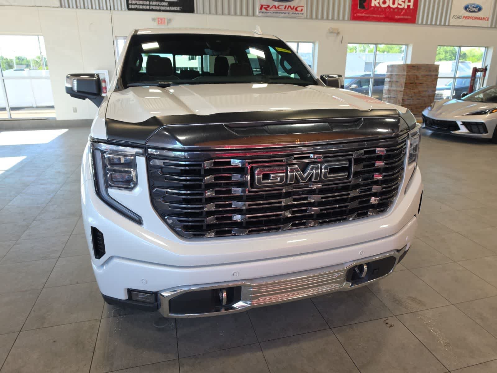 Used 2023 GMC Sierra 1500 Denali Ultimate AWD/4WD image 4