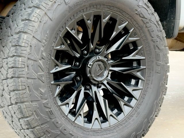 Used 2024 Chevrolet Silverado 2500 ZR2 w/ Technology Package AWD/4WD image 8