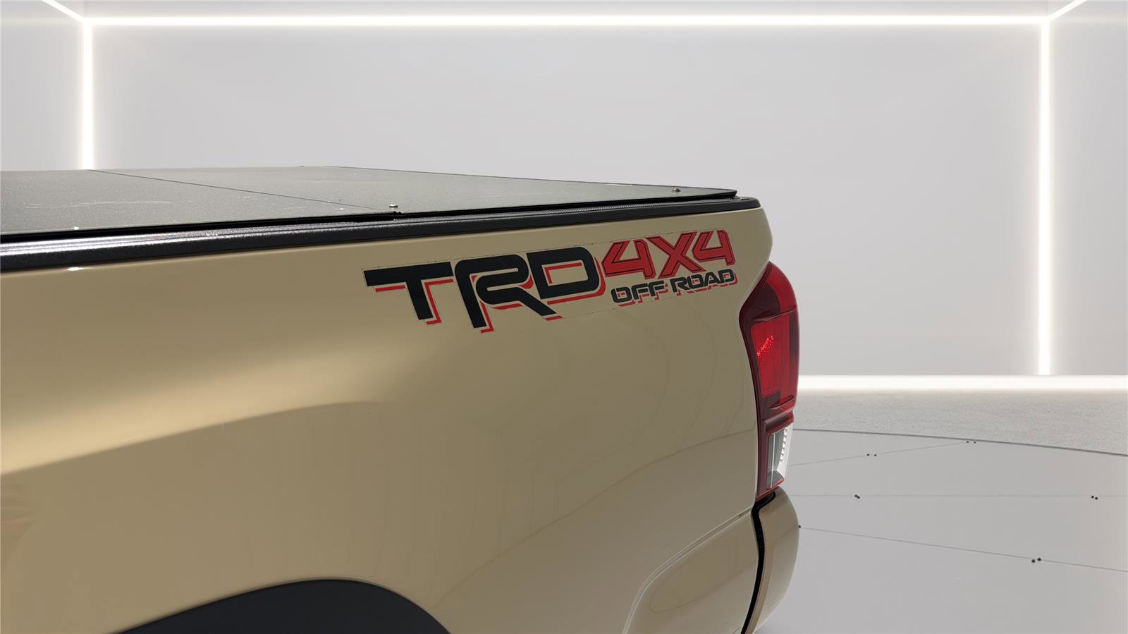Used 2018 Toyota Tacoma TRD Off-Road w/ Technology Package AWD/4WD image 33