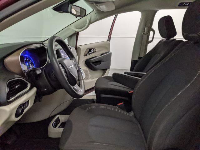 Used 2023 Chrysler Voyager LX image 17