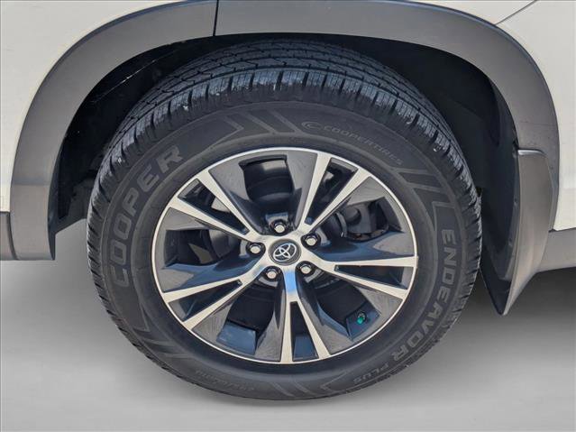 Used 2019 Toyota Highlander LE FWD image 6