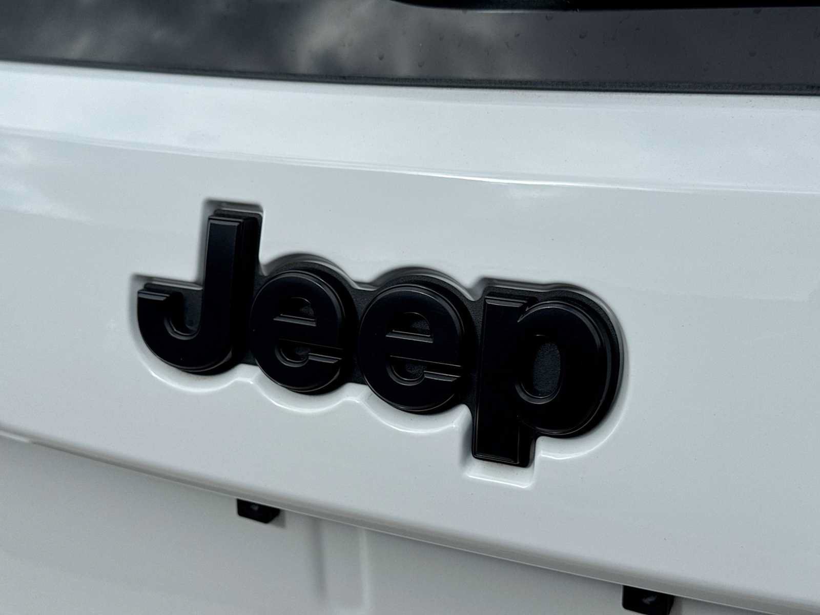 Used 2018 Jeep Grand Cherokee SRT AWD/4WD image 11