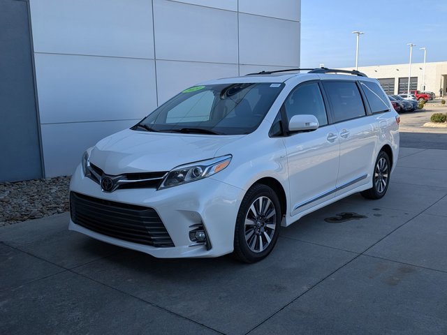 Used 2020 Toyota Sienna Limited Premium image 2