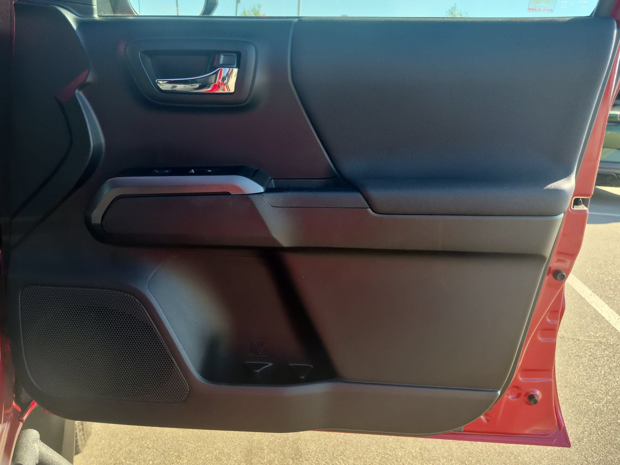 Used 2018 Toyota Tacoma TRD Off-Road w/ Technology Package AWD/4WD image 34