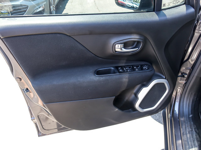 Used 2020 Jeep Renegade Latitude w/ Cold Weather Group AWD/4WD image 20