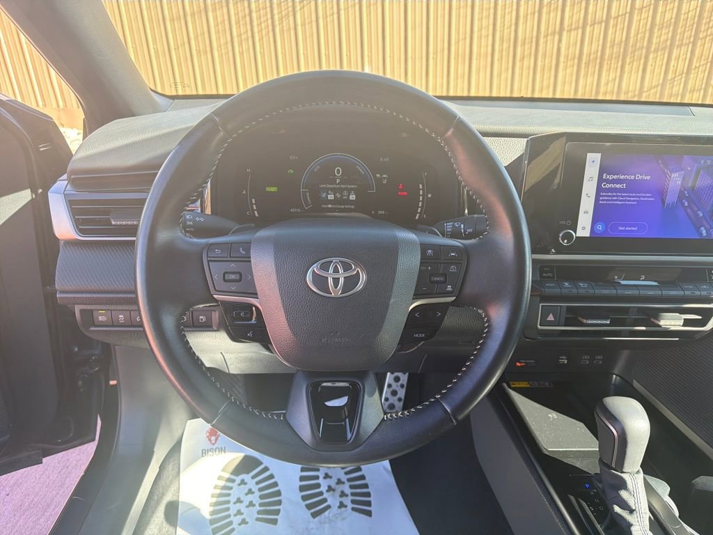 Used 2025 Toyota Camry SE FWD image 15