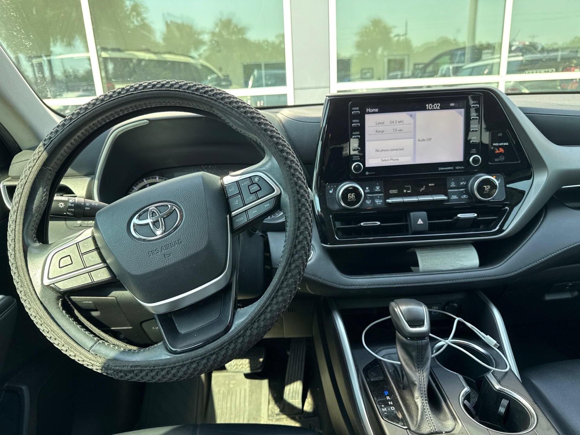 Used 2022 Toyota Highlander XLE FWD image 12