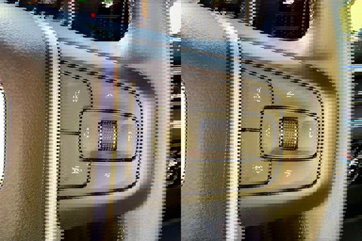 Used 2024 GMC Sierra 2500 SLT w/ SLT Premium Package image 25