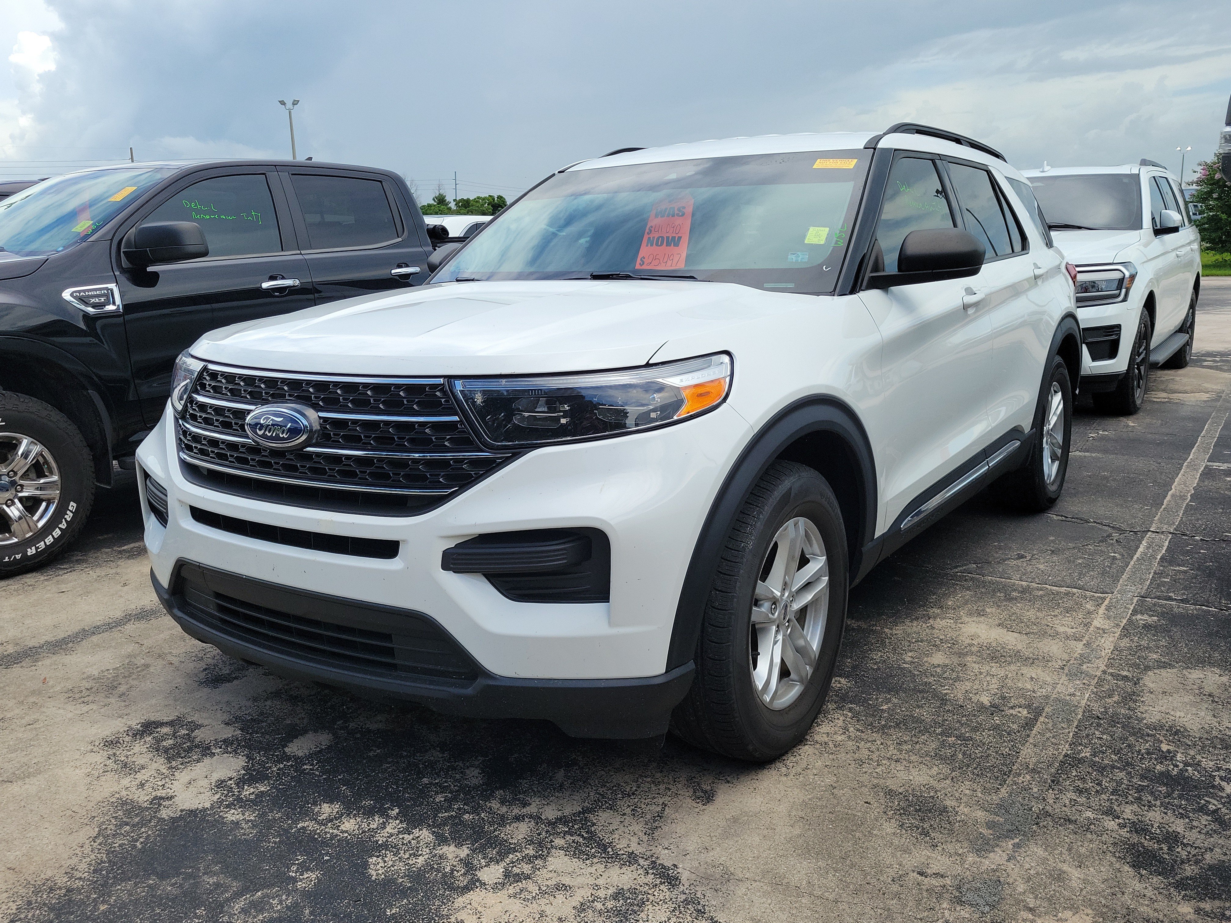 Certified 2023 Ford Explorer XLT RWD image 3