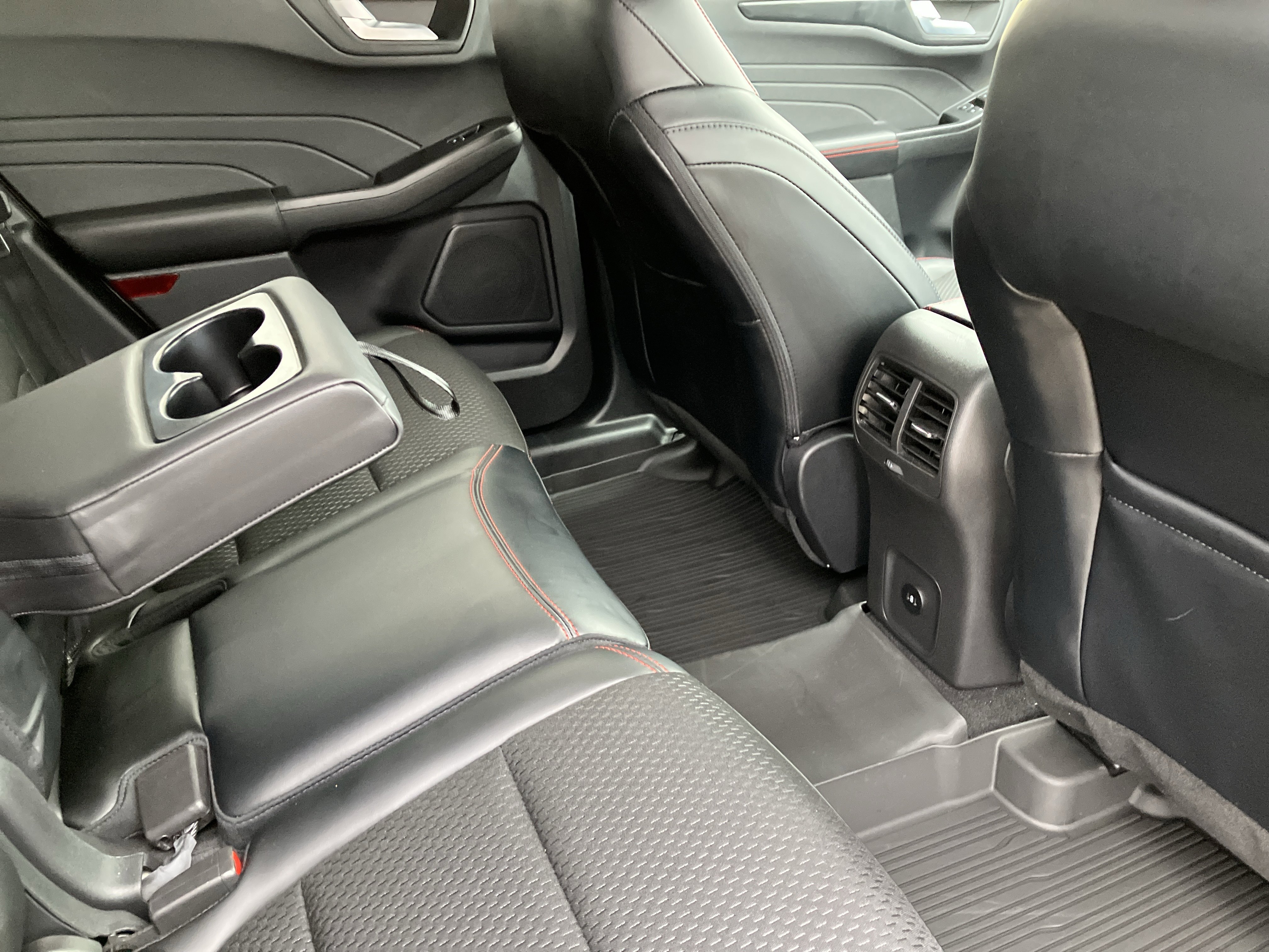 Certified 2025 Ford Escape ST-Line Elite w/ Tech Pack #2 image 16