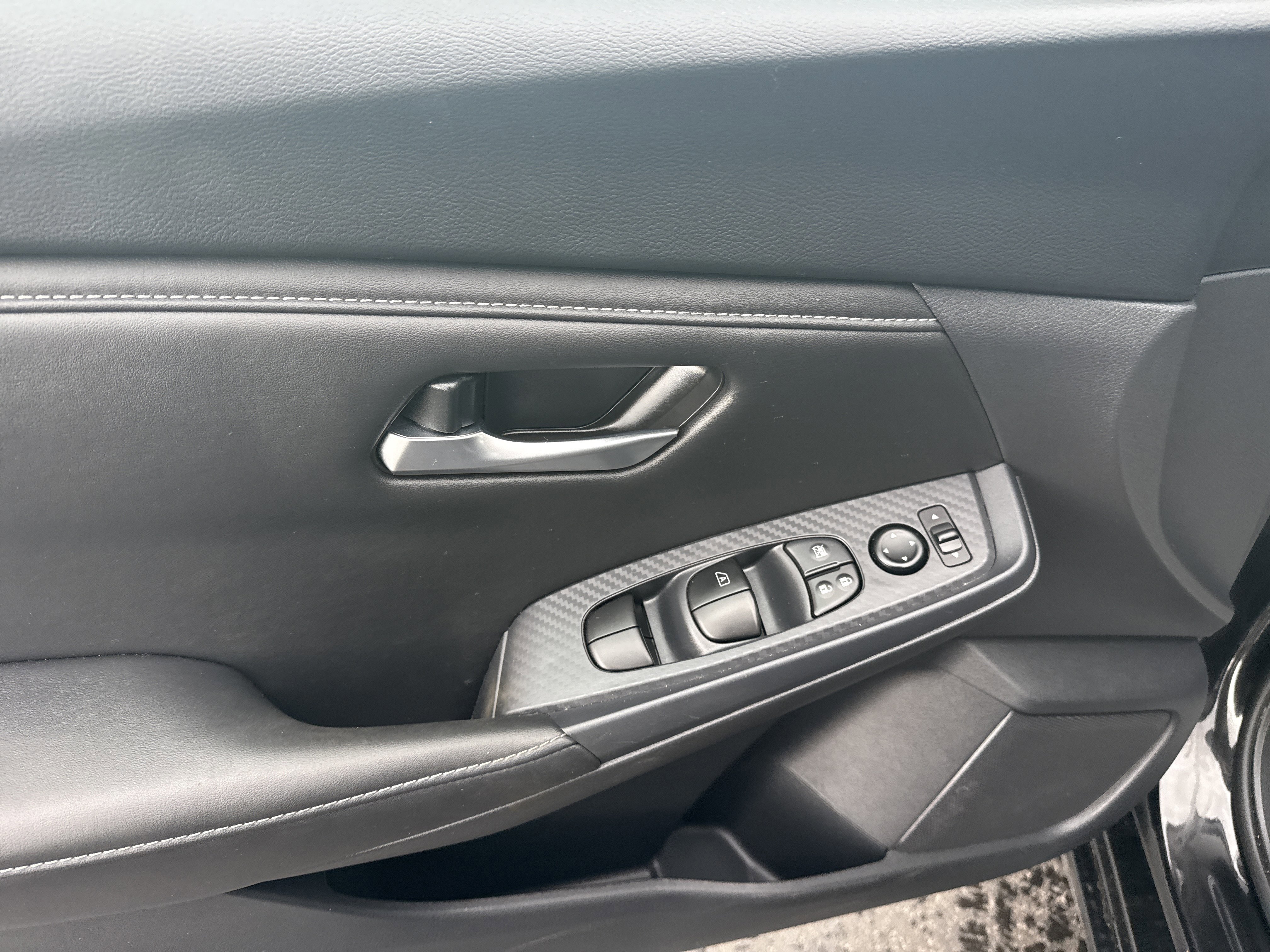 Used 2025 Nissan Sentra SV image 14