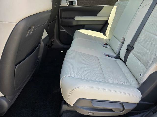Used 2024 Hyundai Santa Fe Limited FWD image 15