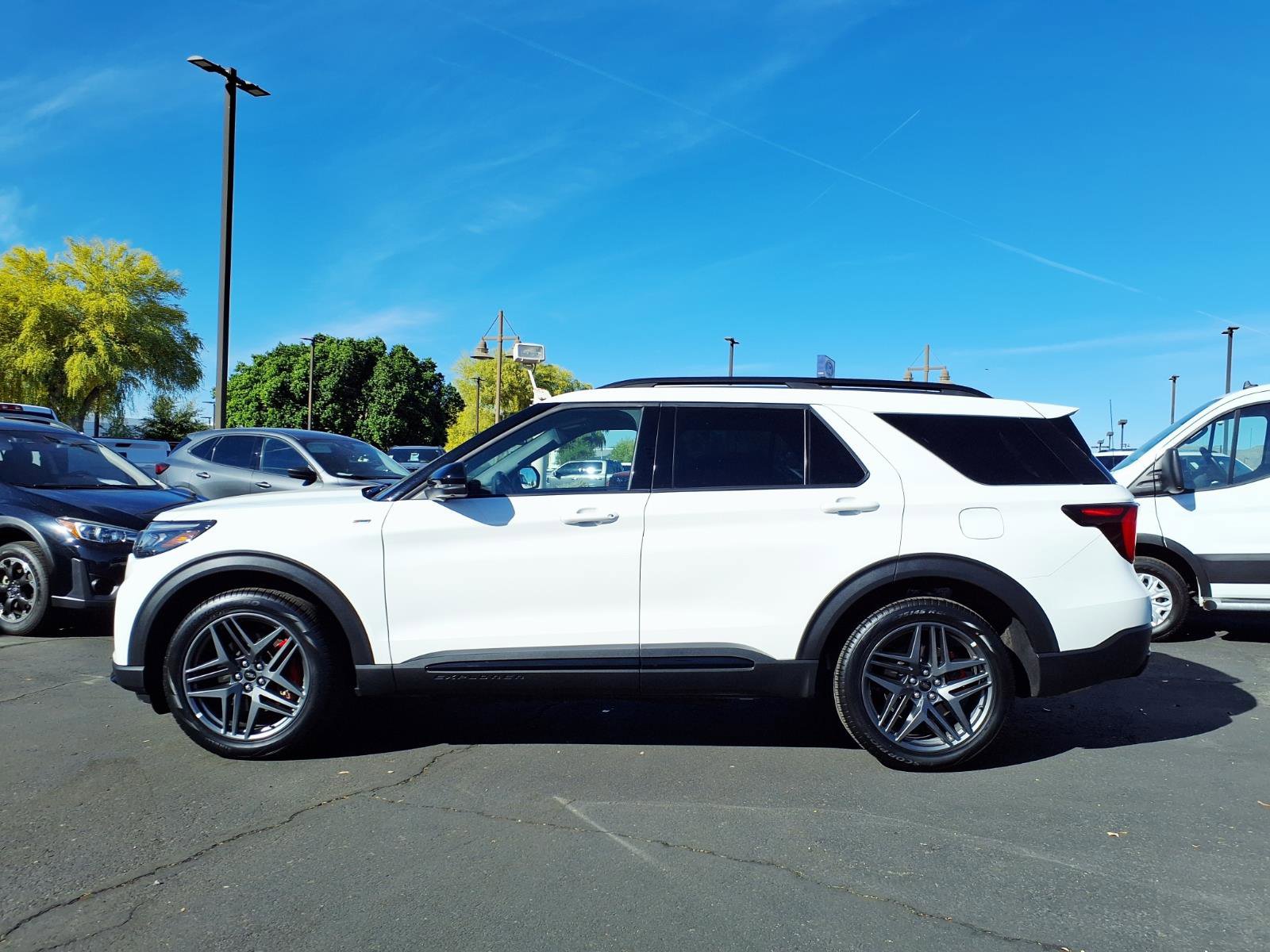 Certified 2025 Ford Explorer ST-Line w/ Premium Package AWD/4WD image 3