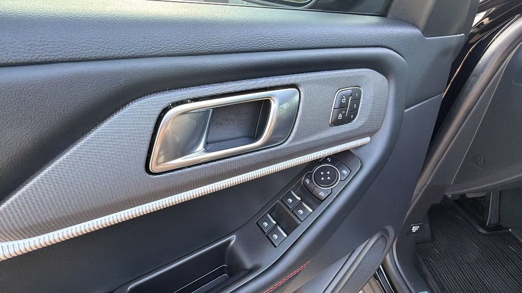 Certified 2025 Ford Explorer ST-Line w/ Premium Package AWD/4WD image 13