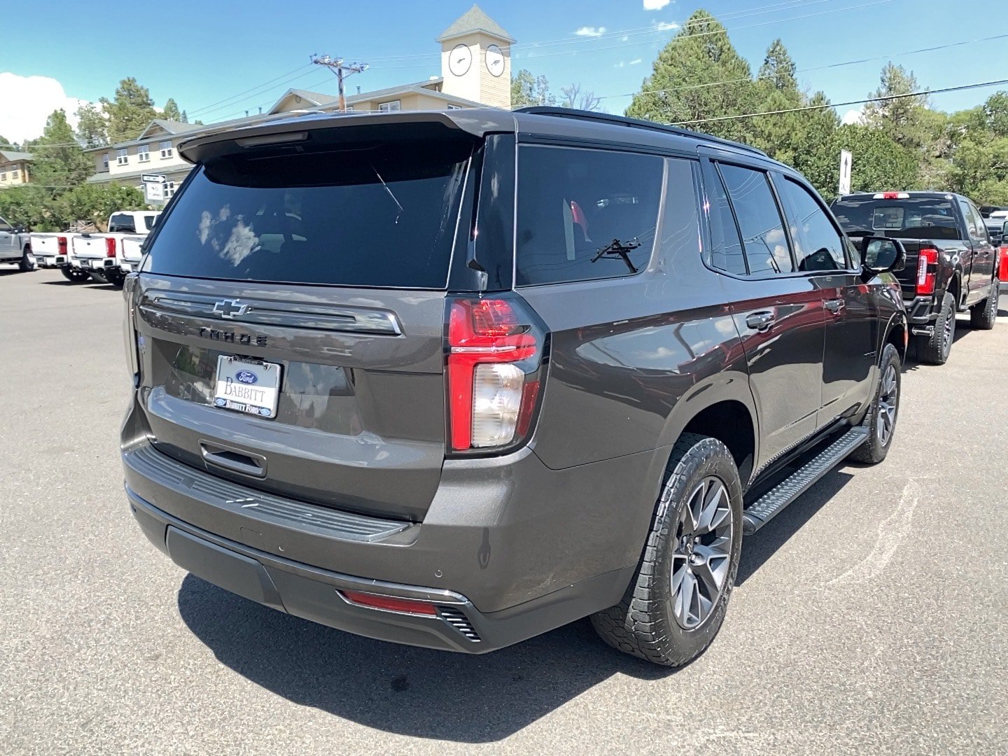 Used 2021 Chevrolet Tahoe Z71 w/ Luxury Package AWD/4WD image 5