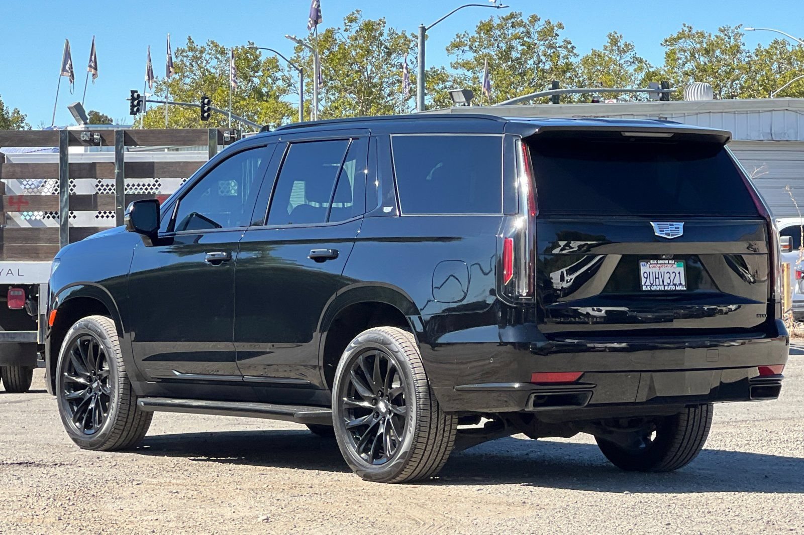 Used 2023 Cadillac Escalade Sport w/ LPO, ONYX Package AWD/4WD image 6