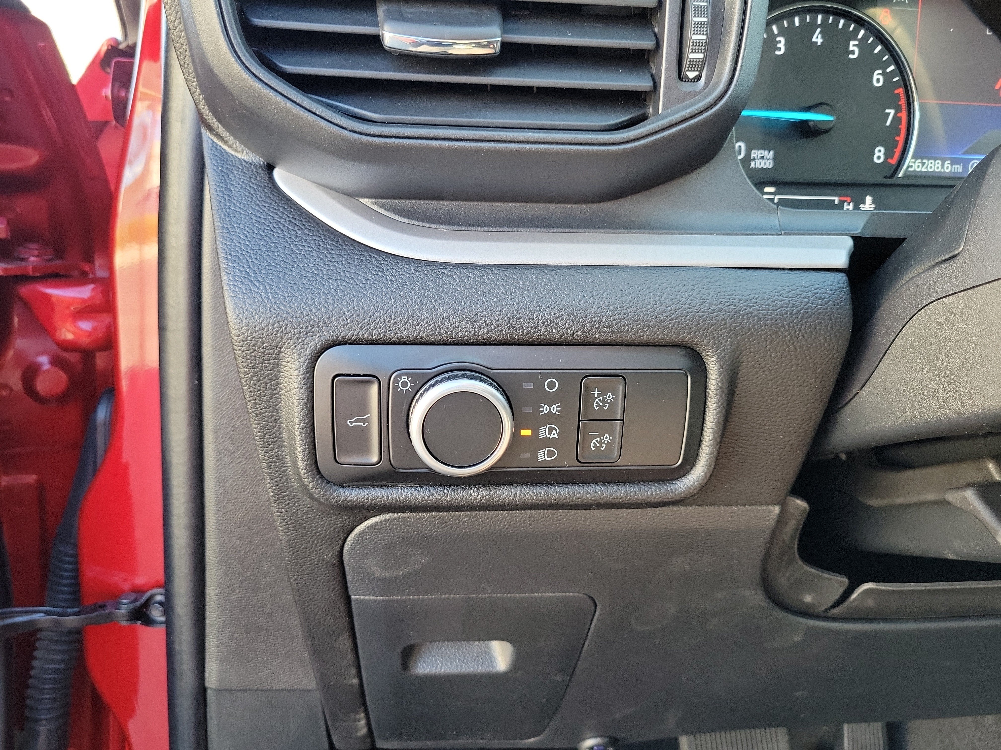 Certified 2024 Ford Explorer XLT RWD image 10