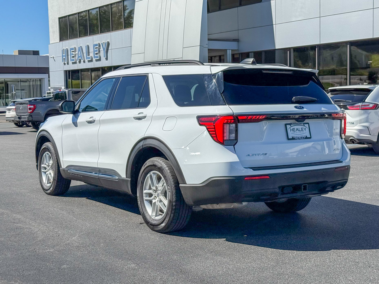 Certified 2025 Ford Explorer Active AWD/4WD image 3
