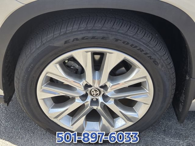 Used 2023 Toyota Highlander Limited FWD image 17