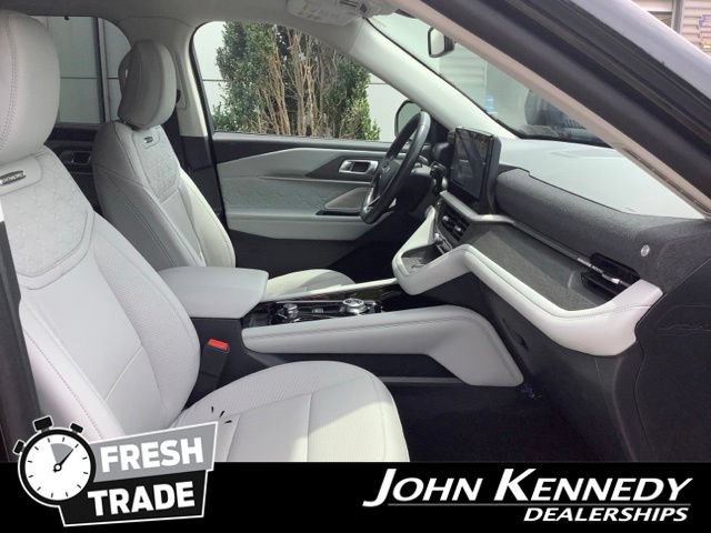 Certified 2025 Ford Explorer Platinum w/ LUX Leather Package AWD/4WD image 23