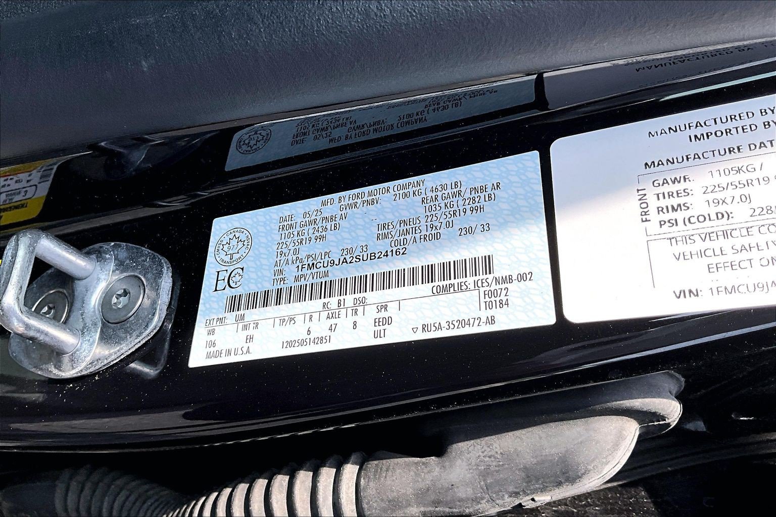 Certified 2025 Ford Escape Platinum AWD/4WD image 35