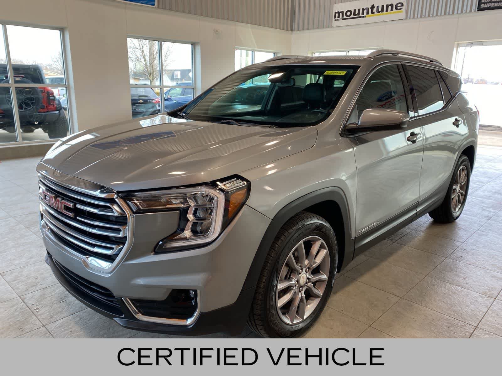Used 2024 GMC Terrain SLT FWD image 1