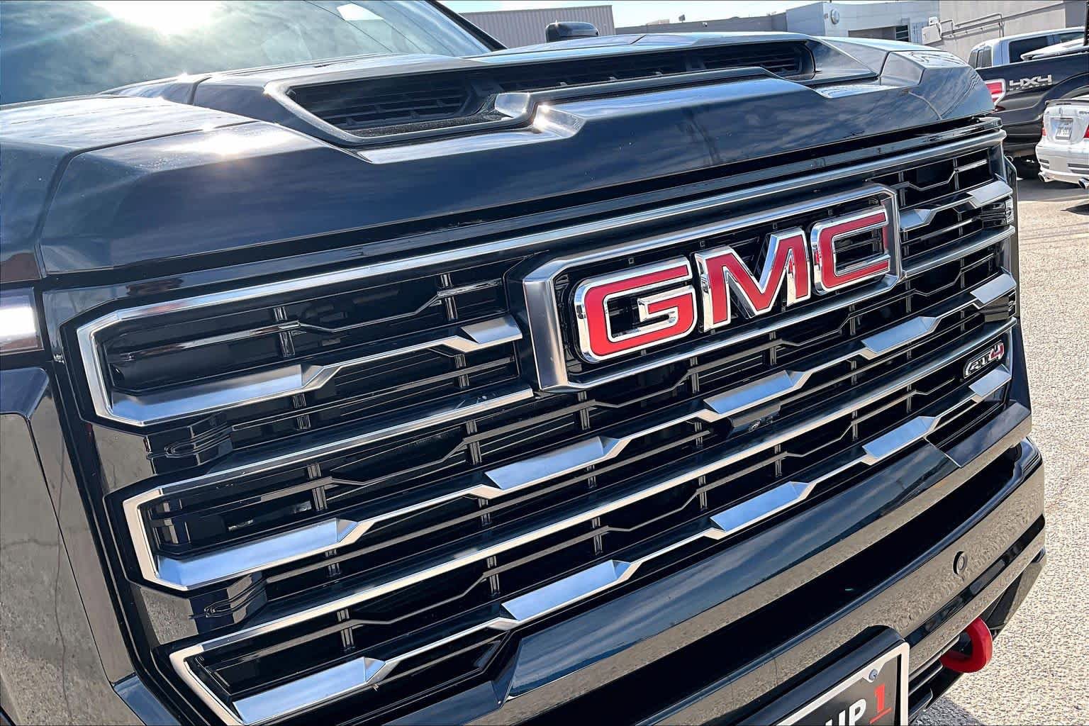 Used 2025 GMC Sierra 2500 AT4 w/ AT4 Premium Plus Package AWD/4WD image 30