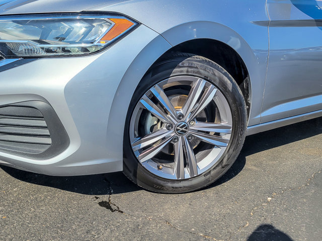 Used 2024 Volkswagen Jetta SE image 9