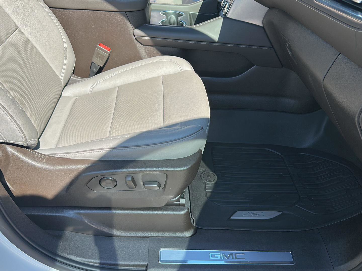 Used 2022 GMC Yukon SLT w/ SLT Premium Package AWD/4WD image 33