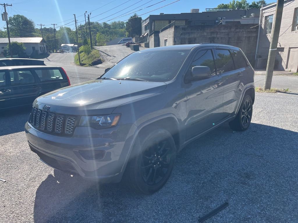 Used 2020 Jeep Grand Cherokee Altitude image 2