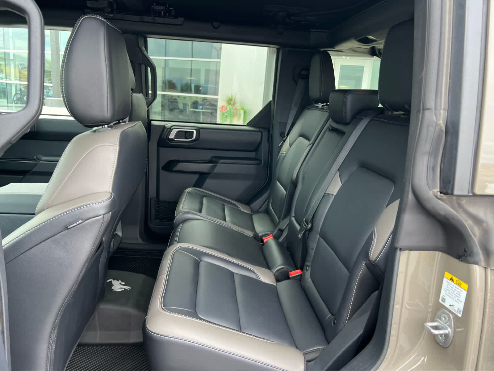 Certified 2025 Ford Bronco Outer Banks w/ Sasquatch Package AWD/4WD image 26