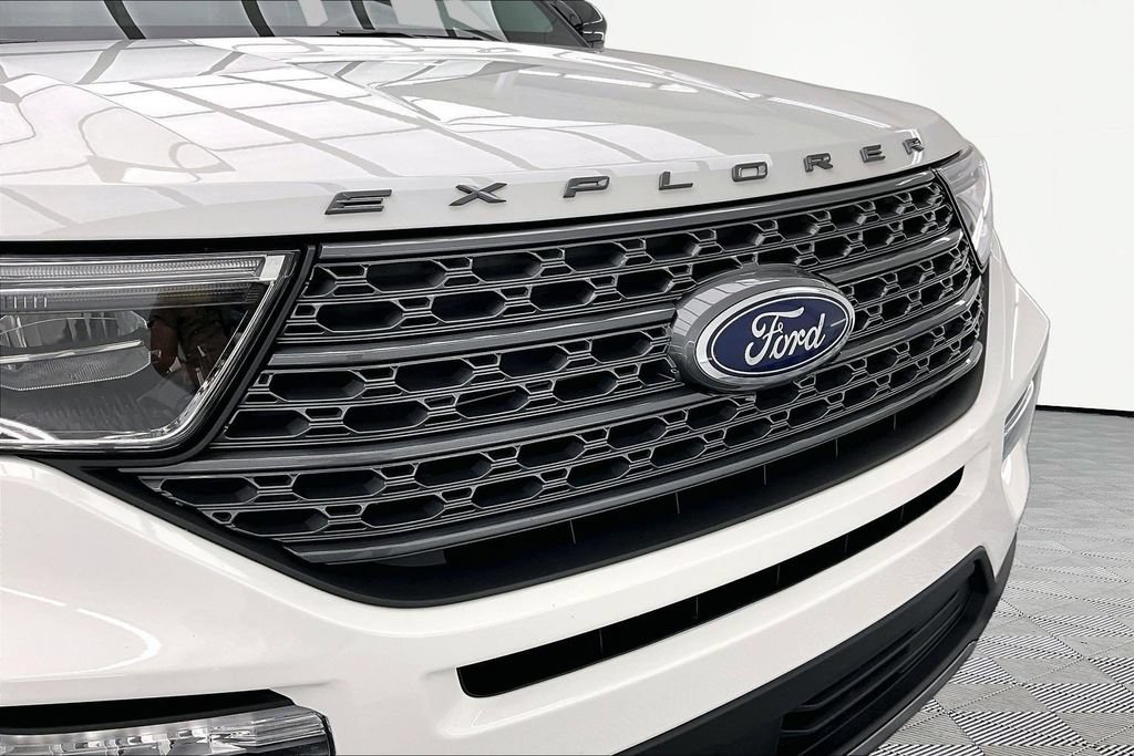 Certified 2024 Ford Explorer XLT w/ Equipment Group 202A AWD/4WD image 29