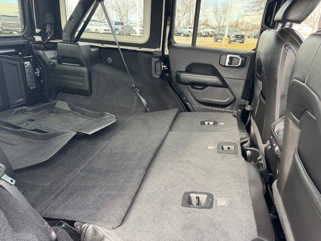 Used 2020 Jeep Wrangler Unlimited Sahara image 32