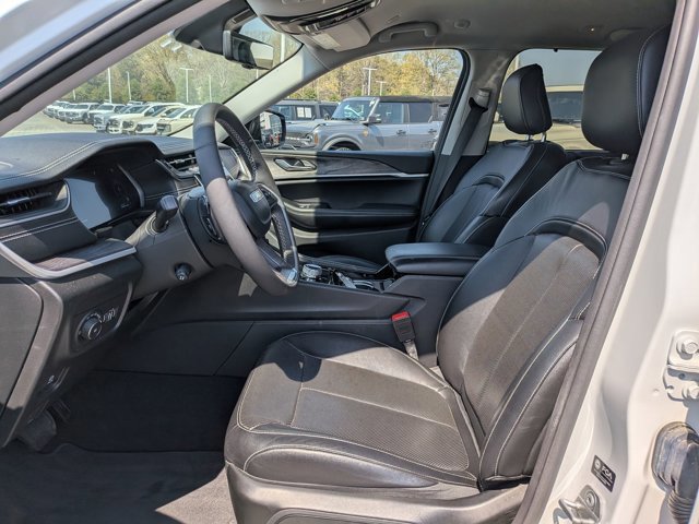 Used 2023 Jeep Grand Cherokee Limited w/ Luxury Tech Group II AWD/4WD image 15