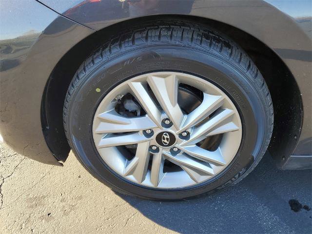 Used 2020 Hyundai Elantra SEL image 25